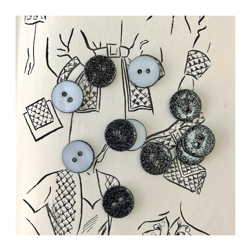 Round glitter button by Un Chat Sur Un Fil